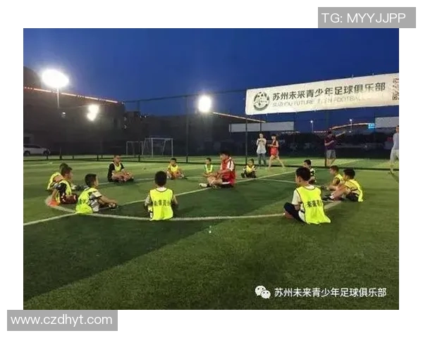 足球社指导计划助力青少年成长与团队精神培养活动方案